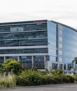 Projeção da receita anual da Johnson & Johnson elevada em US$ 2,0 bilhões